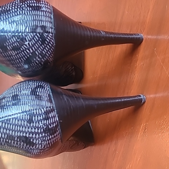 Nine West Nude Leopard Black Patent pumps size 8 - Picture 6 of 8